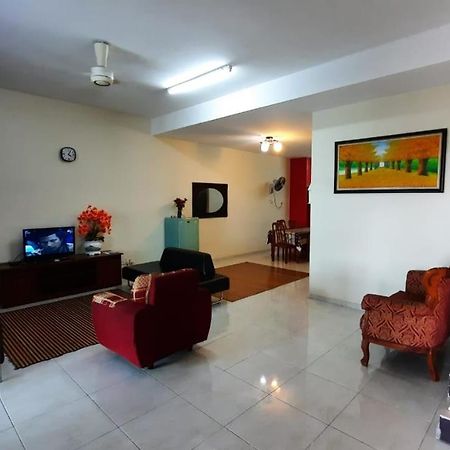 Homestay Ipoh Pengkalan Zawiah Esterno foto