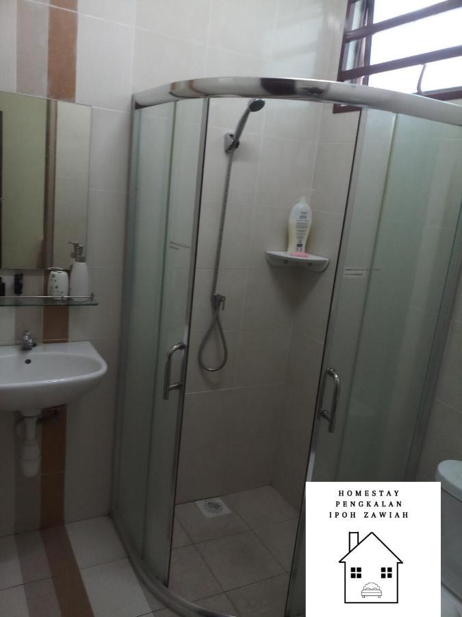 Homestay Ipoh Pengkalan Zawiah Esterno foto